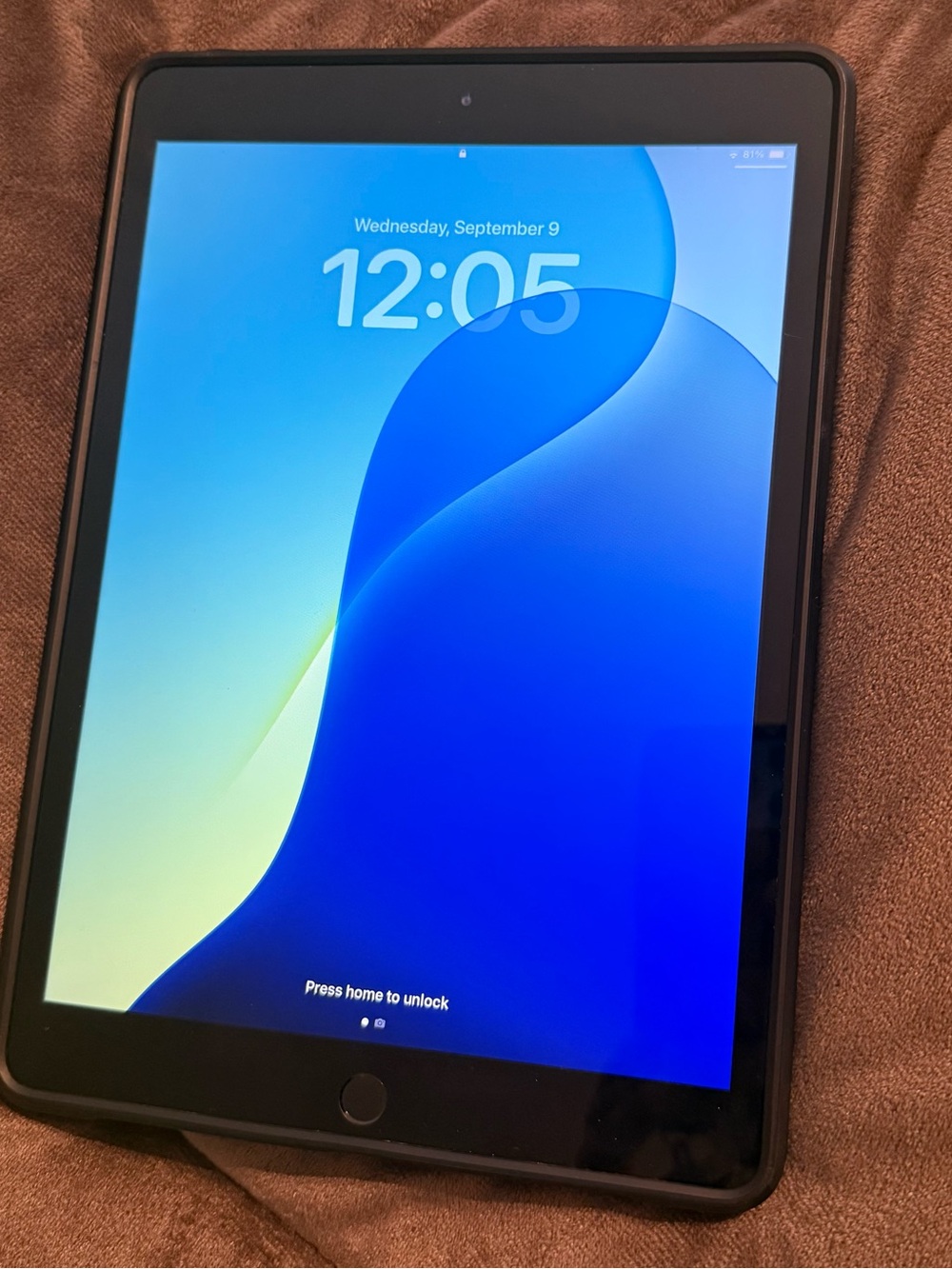 Apple iPad seventh generation 32 gb Tablet - Black with protective case
